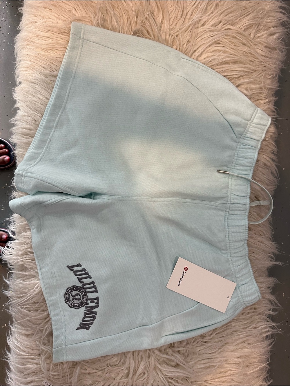 26. Lululemon shorts large nwt  square sz ret88$